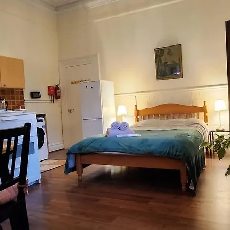 Spacious Victorian Flat アパート *